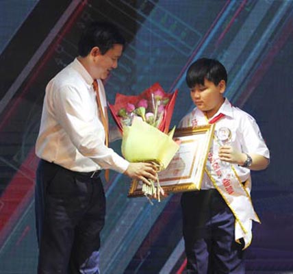 Vinh danh 10 công dân trẻ tiêu biểu