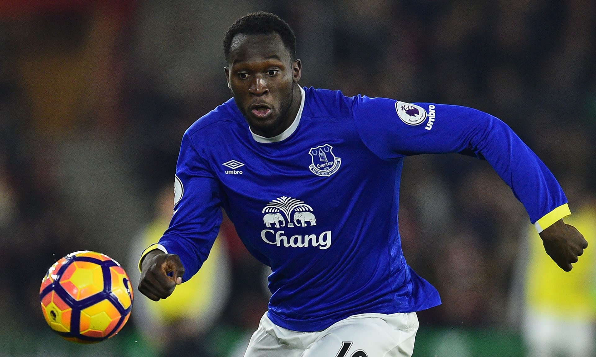 Lukaku sang M.U giá 75 triệu bảng, Rooney về Everton miễn phí