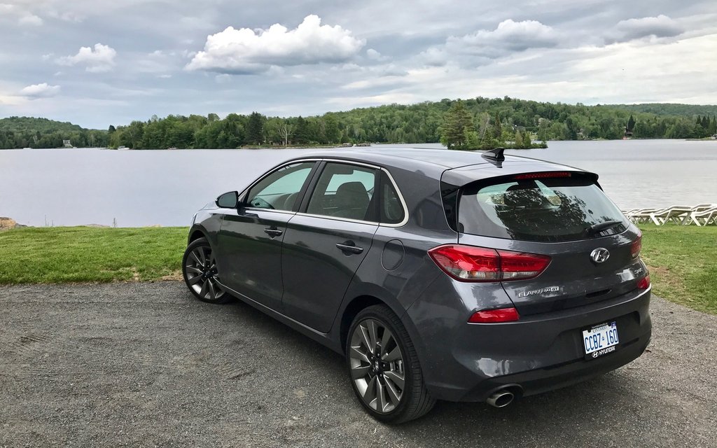 Xe gia đ&igrave;nh Hyundai Elantra GT 2018 c&oacute; gi&aacute; 460 triệu đồng - Ảnh 3.