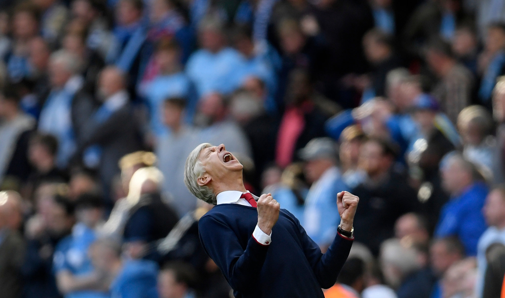 Wenger bỏ ngang phỏng vấn sau trận thua Tottenham