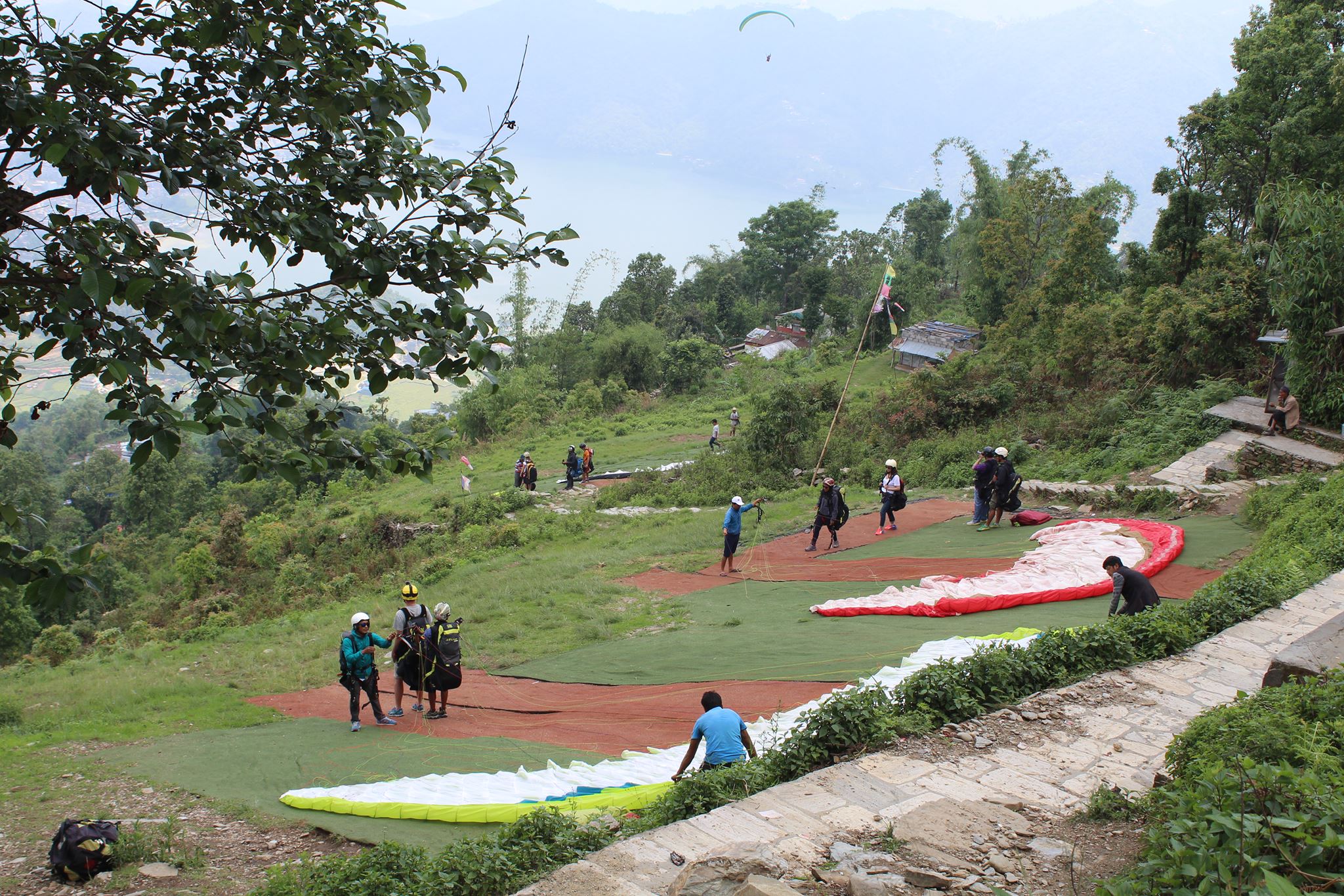 Cuốc bộ và quá giang ở Nepal - Ảnh 33.