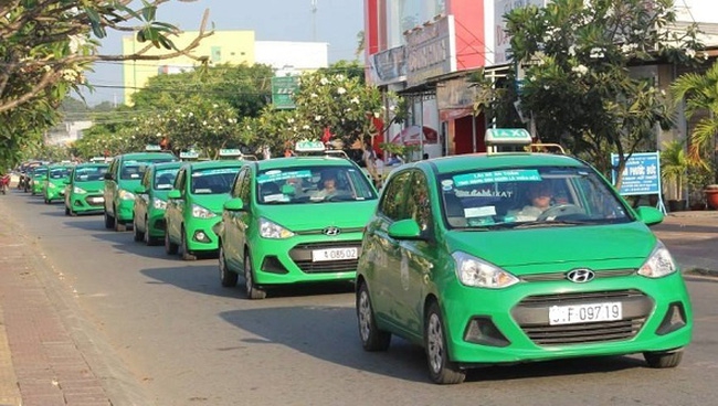 Không để taxi truyền thống đơn độc trước Uber, Grab
