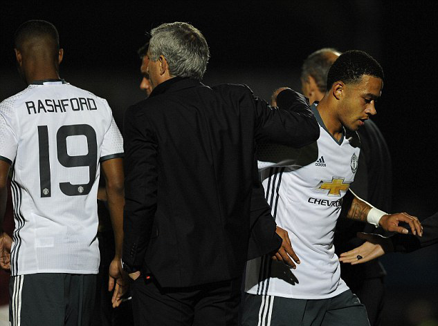 Depay không được Mourinho trọng dụng