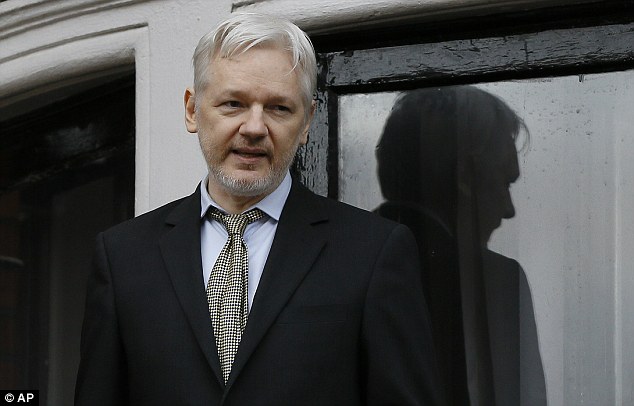 
&Ocirc;ng Julian Assange. Ảnh: AP
