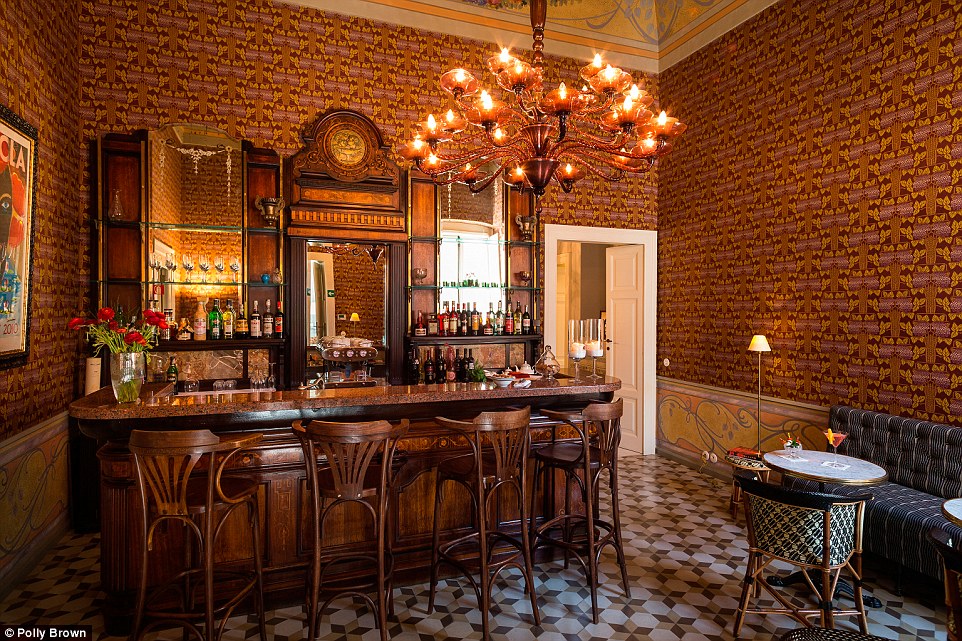 
N&eacute;t cố điển b&ecirc;n trong kh&aacute;ch sạn Palazzo Margherita. Ảnh: Polly Brown
