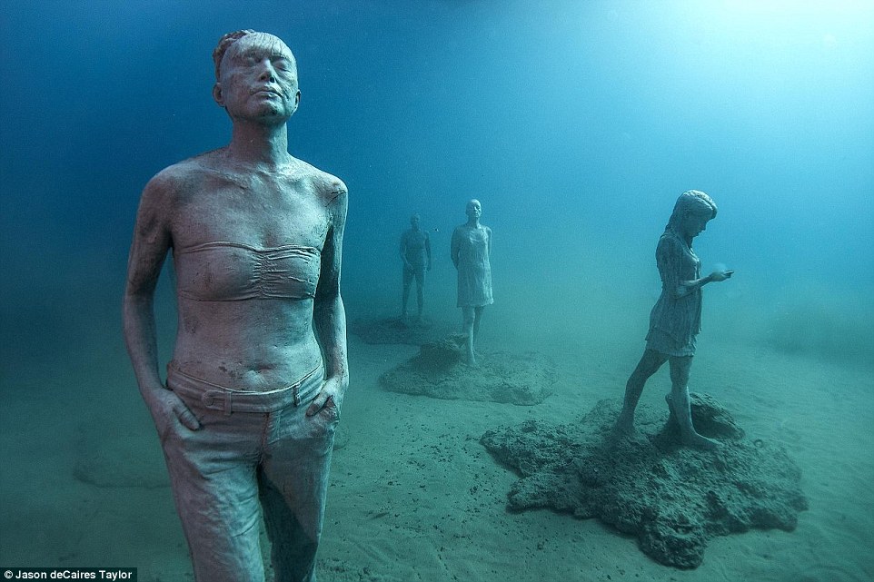 
Đến Museo Atlantico, du kh&aacute;ch sẽ được chi&ecirc;m ngưỡng hơn 300 t&aacute;c phẩm đi&ecirc;u khắc c&oacute; k&iacute;ch thước như thật
