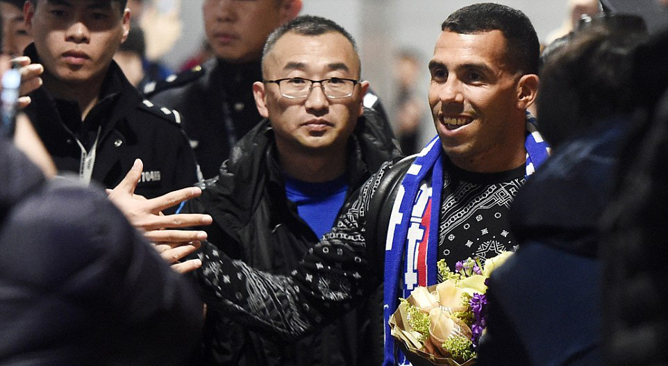 Tevez gây “sốt” ở Trung Quốc