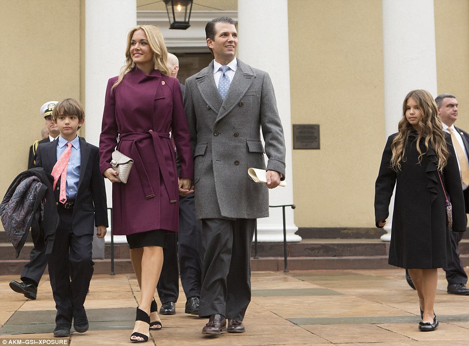 
Donald Trump Jr v&agrave; vợ Vanessa c&ugrave;ng con trai Don III v&agrave; con g&aacute;i Kai Madison. Ảnh: AKM
