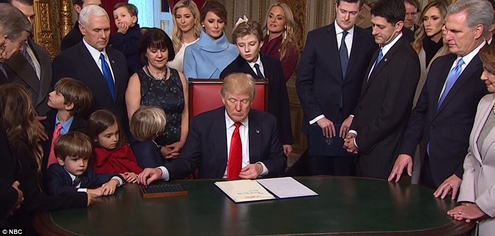 
Ch&aacute;u của &ocirc;ng Trump từ tr&aacute;i qua: Kai, Spencer, Don III, Arabella v&agrave; Tristan. Ảnh: NBC
