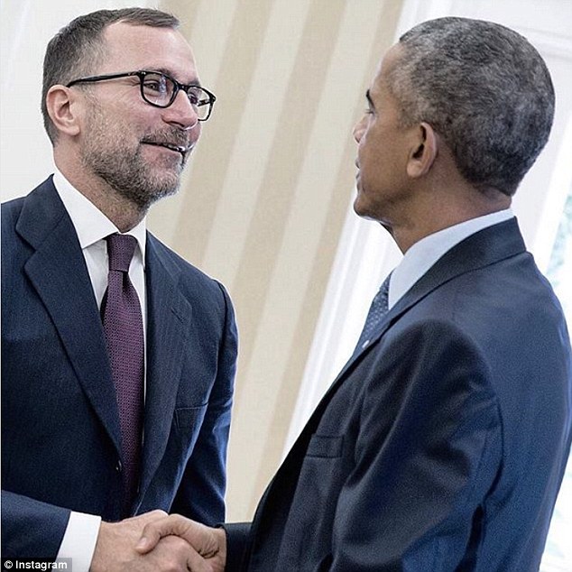 
&Ocirc;ng Obama v&agrave; Đại sứ T&acirc;y Ban Nha James Costos. Ảnh: Instagram
