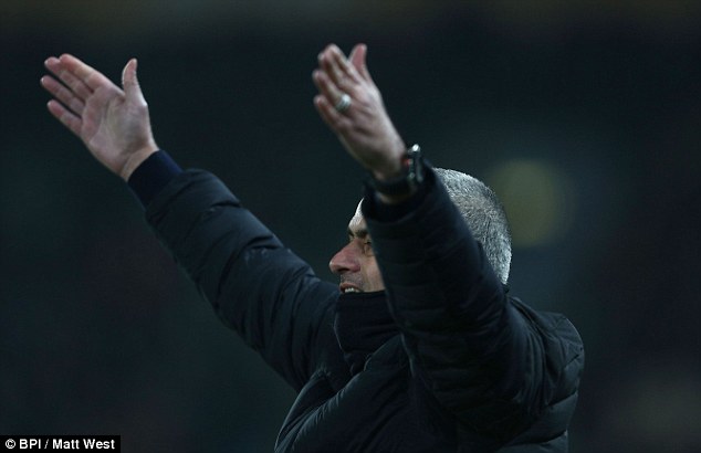 Mourinho: M.U vẫn bất bại