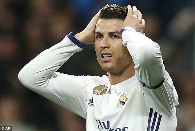 Ronaldo “tịt ngòi” hơn 500 phút ở Champions League