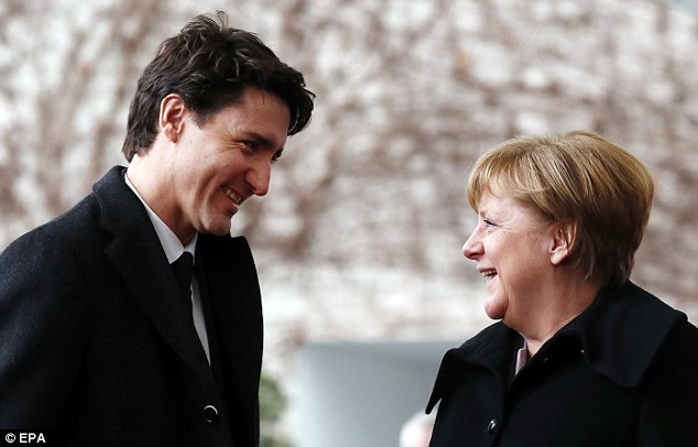 Đến lượt bà Merkel bị Thủ tướng Canada "hớp hồn"