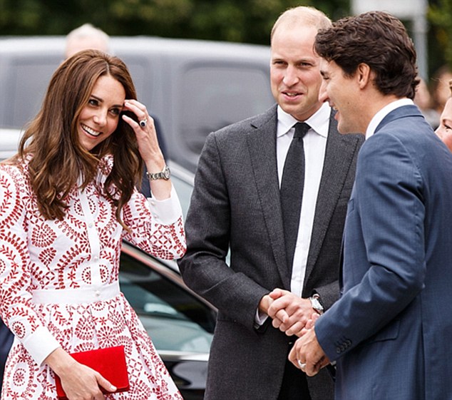 Công nương Kate trong cuộc gặp gỡ với lãnh đạo Canada điển trai. Ảnh: Daily Mail