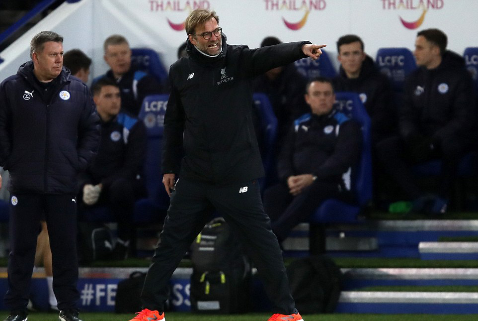 Jurgen Klopp vẫn gào thét bên ngoài đường biên nhưng không thể giúp Liverpool lật ngược tình thế