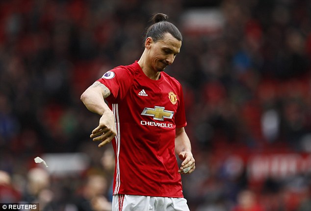 Ibrahimovic đá hỏng phạt đền khiến M.U bị Bournemouth cầm hòa tối 4-3