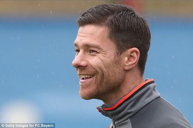 Xabi Alonso tuyên bố "treo giày"