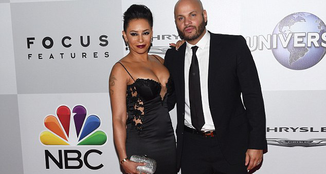 Mel B ly dị sau 10 năm mặn nồng