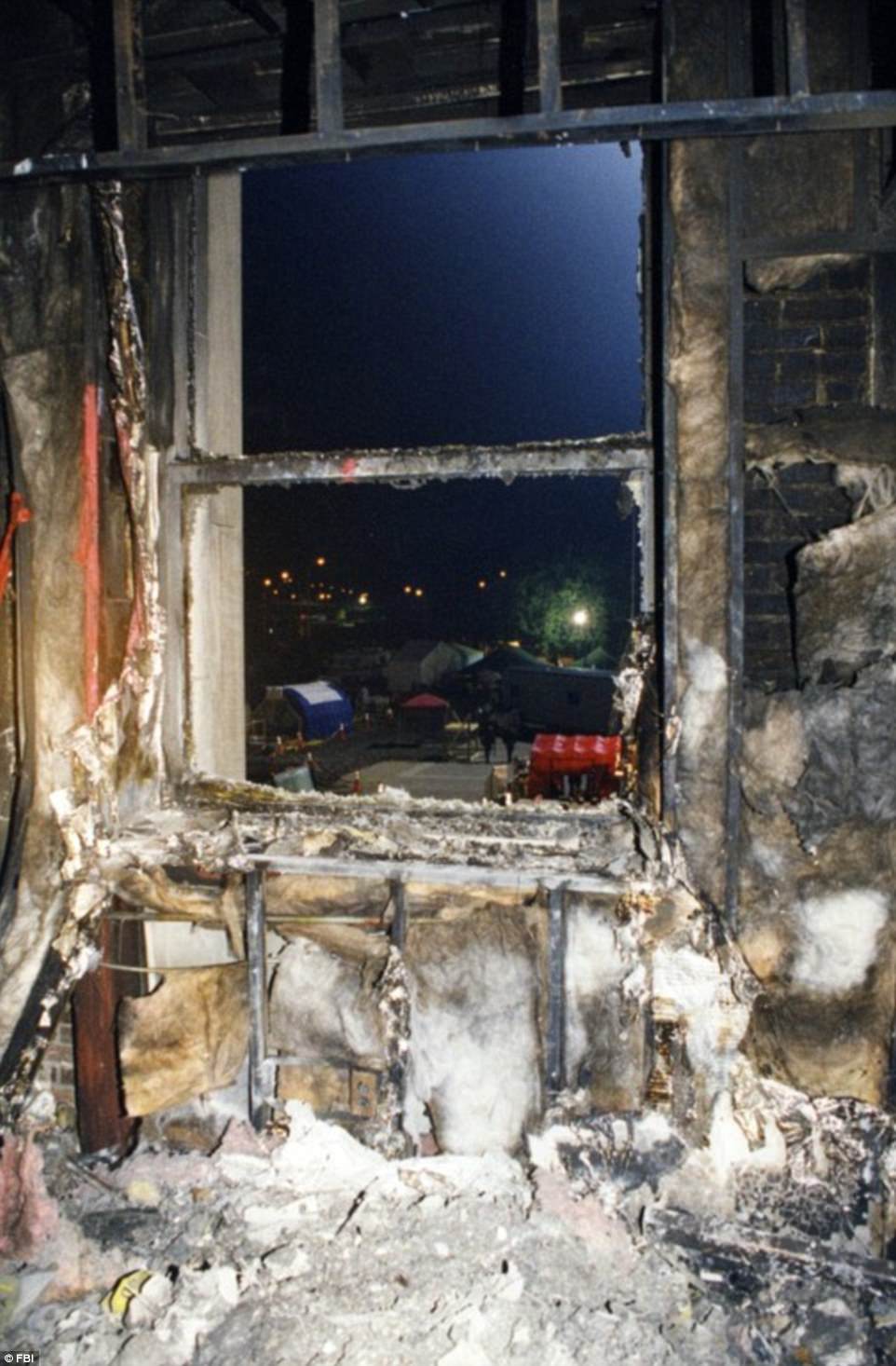 
Khung cảnh hoang t&agrave;n ở Lầu Năm G&oacute;c sau sự kiện 11-9. Ảnh: FBI
