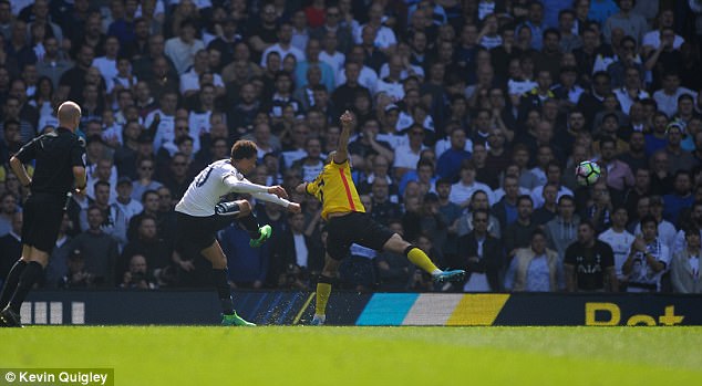 Tốp 5 bàn thắng đẹp nhất vòng 32 Premier League
