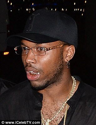 Sturridge bọc răng vàng dự sinh nhật đồng đội