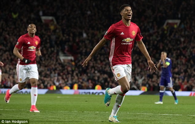 
Kh&ocirc;ng l&acirc;u sau khi Mourinho d&ugrave;ng b&ugrave;a, Rashford đ&atilde; ghi b&agrave;n cho M.U
