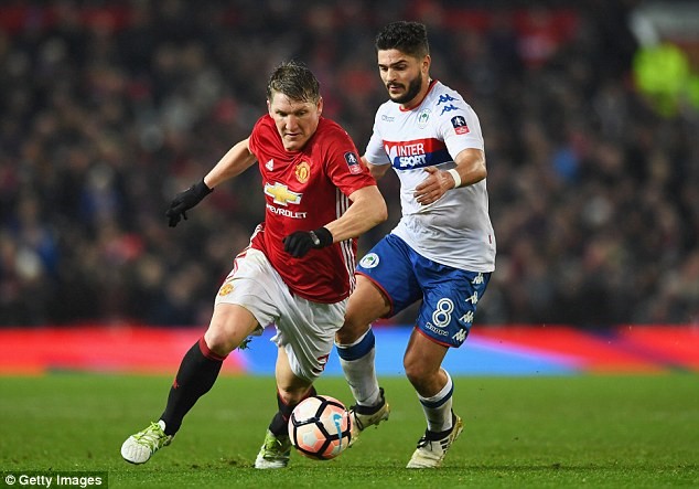 Tạo được niềm tin của HLV Mourinho, Schweinsteiger được bổ sung v&agrave;o danh s&aacute;ch thi đấu ở Europa League