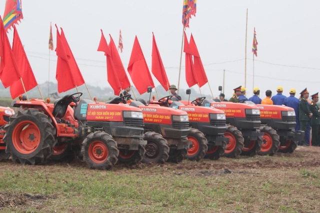 D&agrave;n m&aacute;y c&agrave;y phục vụ Lễ hội Tịch Điền Đọi Sơn 2017