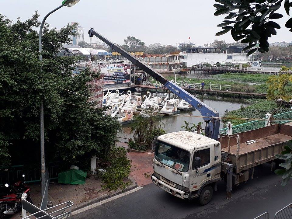 Lực lượng chức năng tiến hành cưỡng chế nhà hàng, du thuyền vi phạm