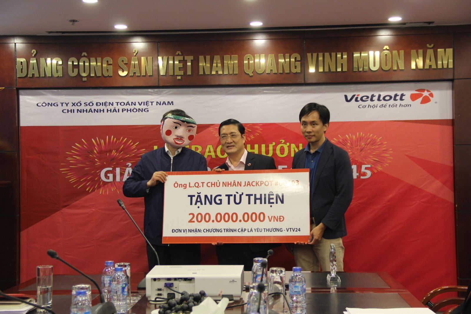 Người trúng Vietlott ở Hà Nội tặng 200 triệu cho quỹ từ thiện