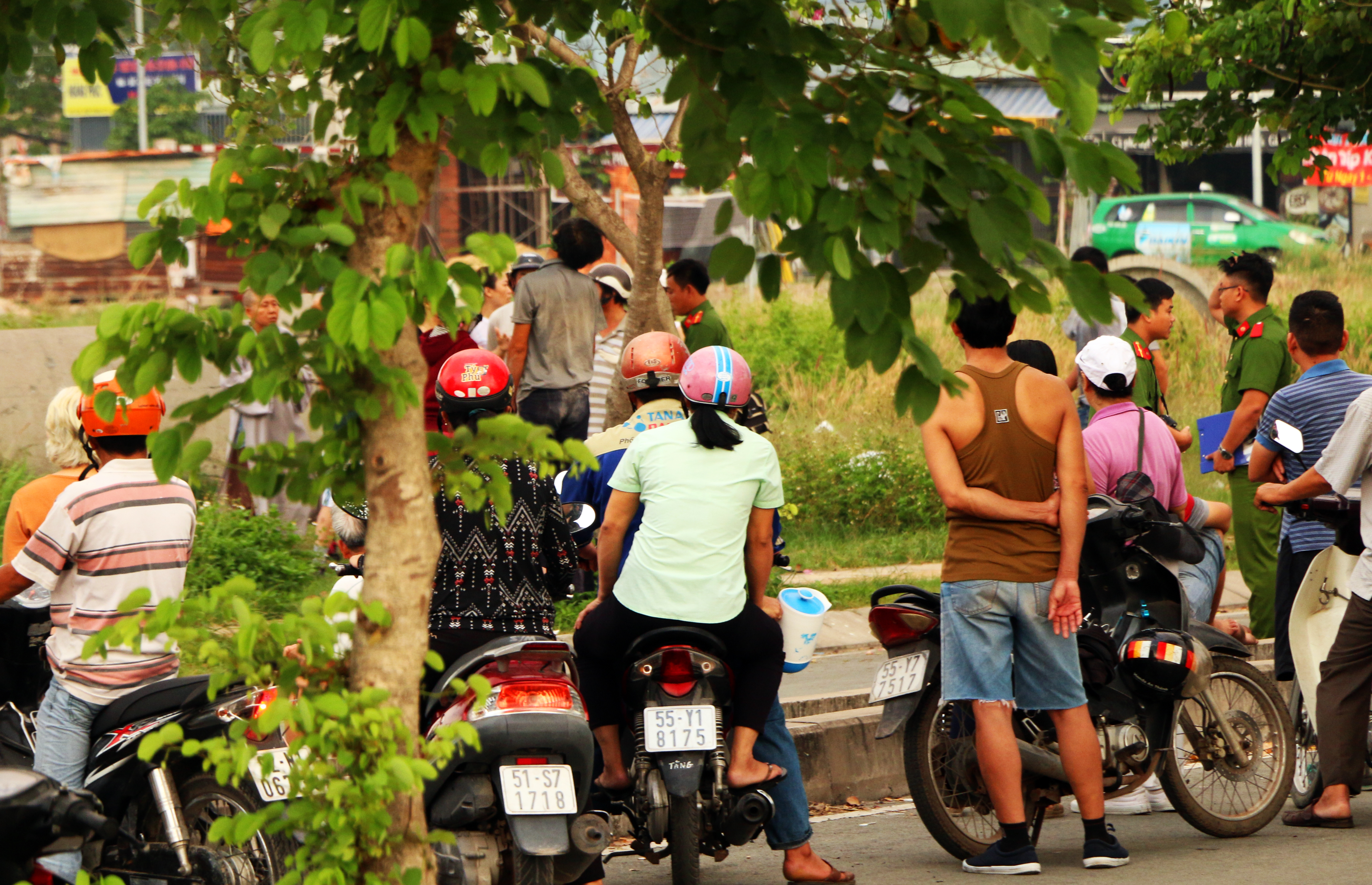 Đi tập thể dục, tá hỏa phát hiện thi thể trên cây