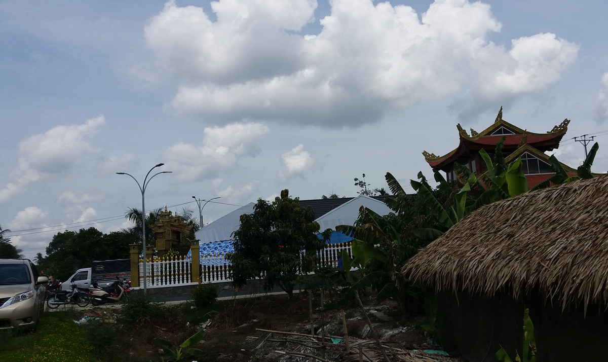 
Phủ đường được x&acirc;y dựng rất ho&agrave;nh tr&aacute;ng

