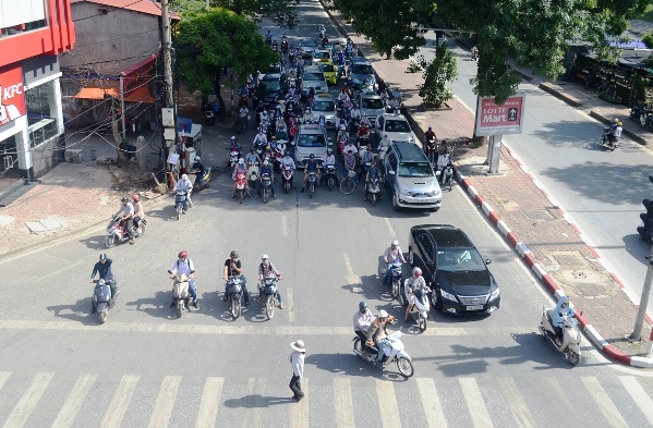 Mu&ocirc;n kiểu chống chọi n&oacute;ng kinh người tr&ecirc;n 40 độ C ở H&agrave; Nội - Ảnh 7.