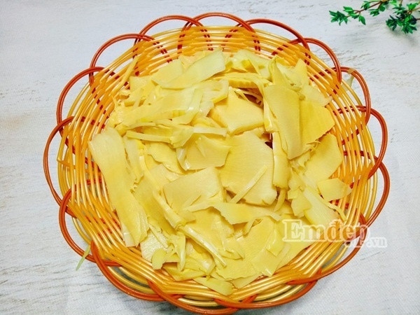 Trời mưa ăn cá nục kho măng đậm đà, cả nhà ngon cơm - Ảnh 4.