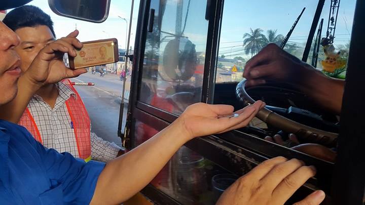 3 ng&agrave;y li&ecirc;n tiếp t&agrave;i xế d&ugrave;ng tiền lẻ ở BOT Bi&ecirc;n H&ograve;a - Ảnh 4.