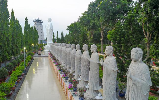 Đại T&ograve;ng L&acirc;m, ng&ocirc;i ch&ugrave;a c&oacute; nhiều tượng phật nhất Việt Nam - Ảnh 4.