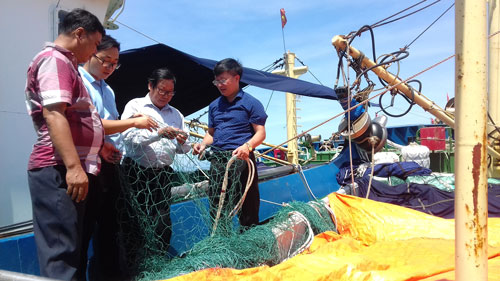 Ngư dân sợ... tàu vỏ thép