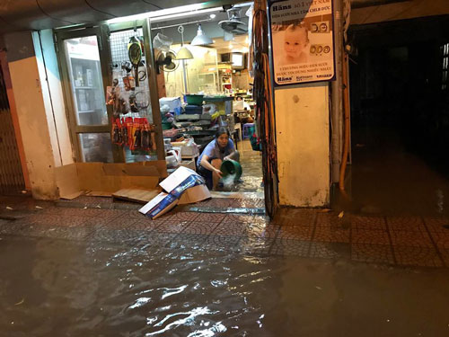 Chi hơn 8.000 tỉ đồng, Hà Nội vẫn ngập