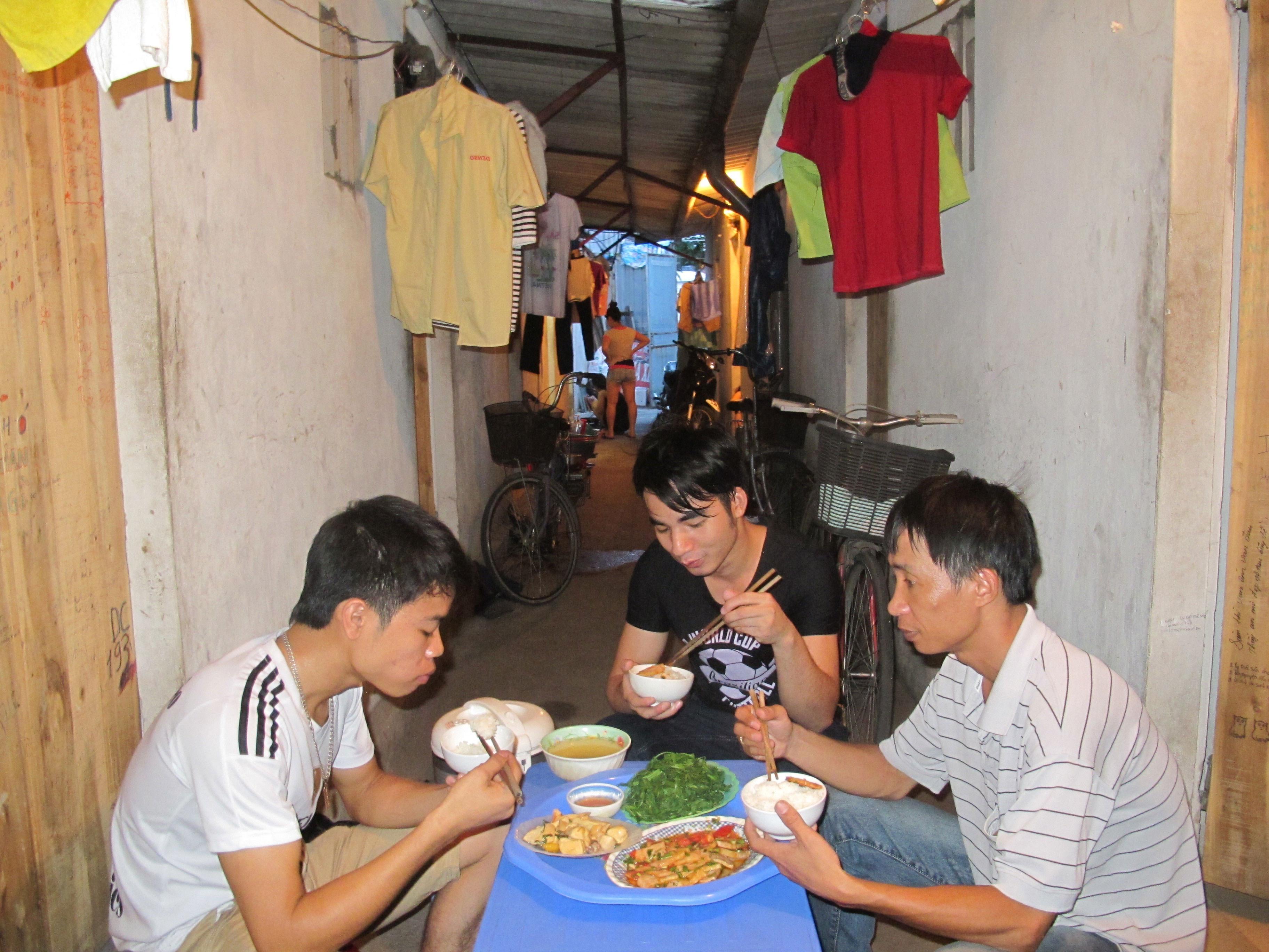 Phải duy tr&igrave; lương tối thiểu - Ảnh 1.