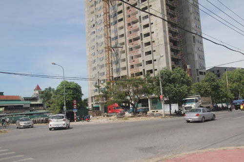 Nơm nớp sống dưới chân công trình xây dựng