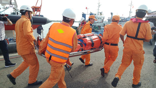 4 thuyền viên Việt Nam bị tàu nước ngoài bắn trọng thương