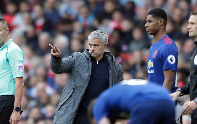 Tiết lộ hợp đồng khủng của Ibrahimovic v&agrave; Pogba - Ảnh 3.