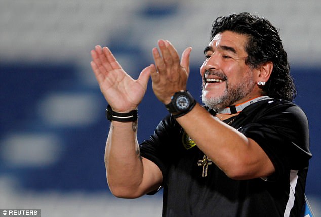Maradona tái xuất trên ghế HLV ở Ả Rập