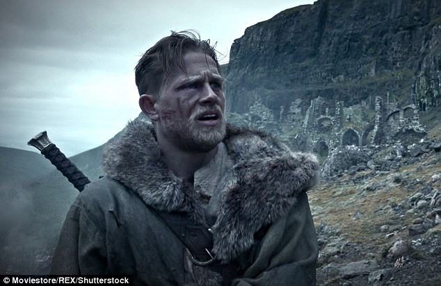 Phim "King Arthur" thua thảm, loạt phim này chết trong trứng