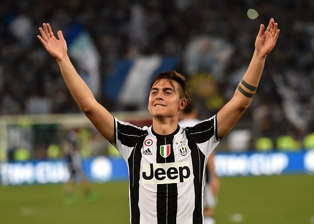 Xem Dybala sút phạt ghi bàn qua hàng rào 20 người