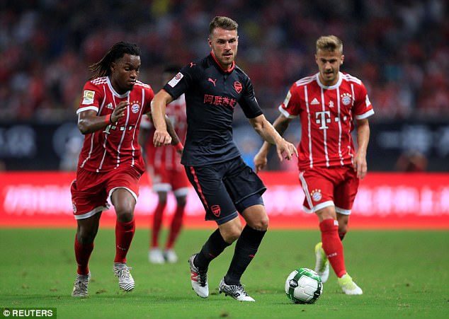 Cầu thủ Arsenal bị ngộ độc thực phẩm ở Trung Quốc - Ảnh 2.