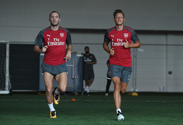 HLV Wenger bị học tr&ograve; tố lừa dối - Ảnh 2.