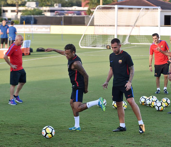 Đánh đồng đội, Neymar hủy đi Trung Quốc, chuẩn bị ký với PSG