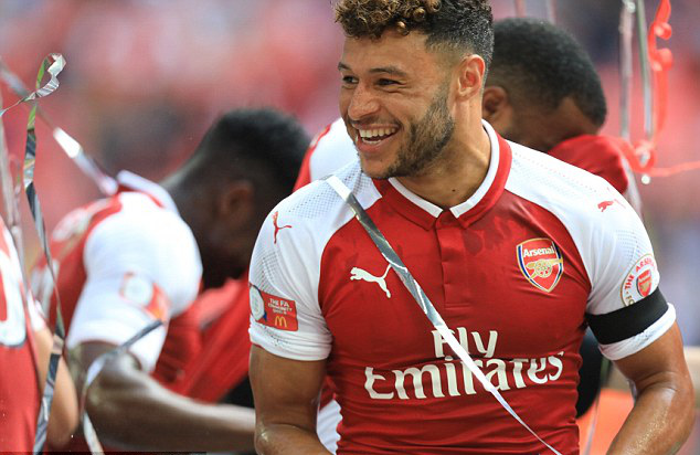 Chelsea chi 25 triệu bảng lôi kéo Chamberlain