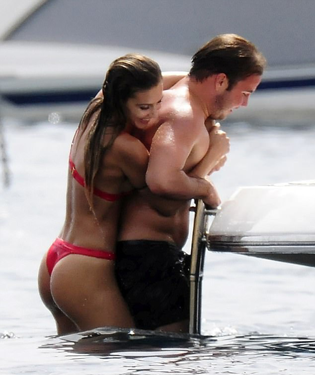 Mừng khỏi bệnh, Mario Gotze đưa người đẹp du h&iacute; - Ảnh 6.